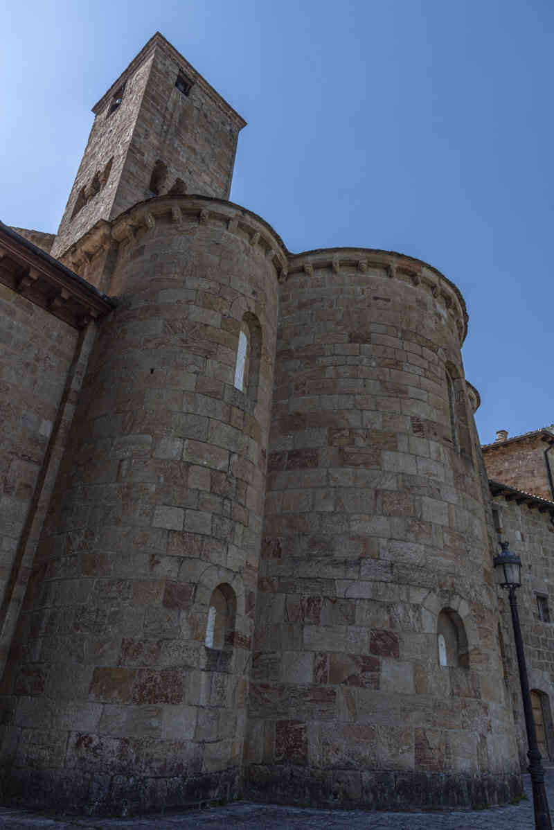 Comunidad Foral de Navarra 082 - monasterio de Leyre - iglesia de San Salvador de Leyre.jpg